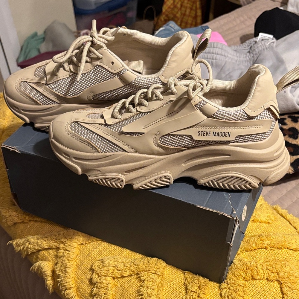 Steve Madden Women's Tan Sneakers